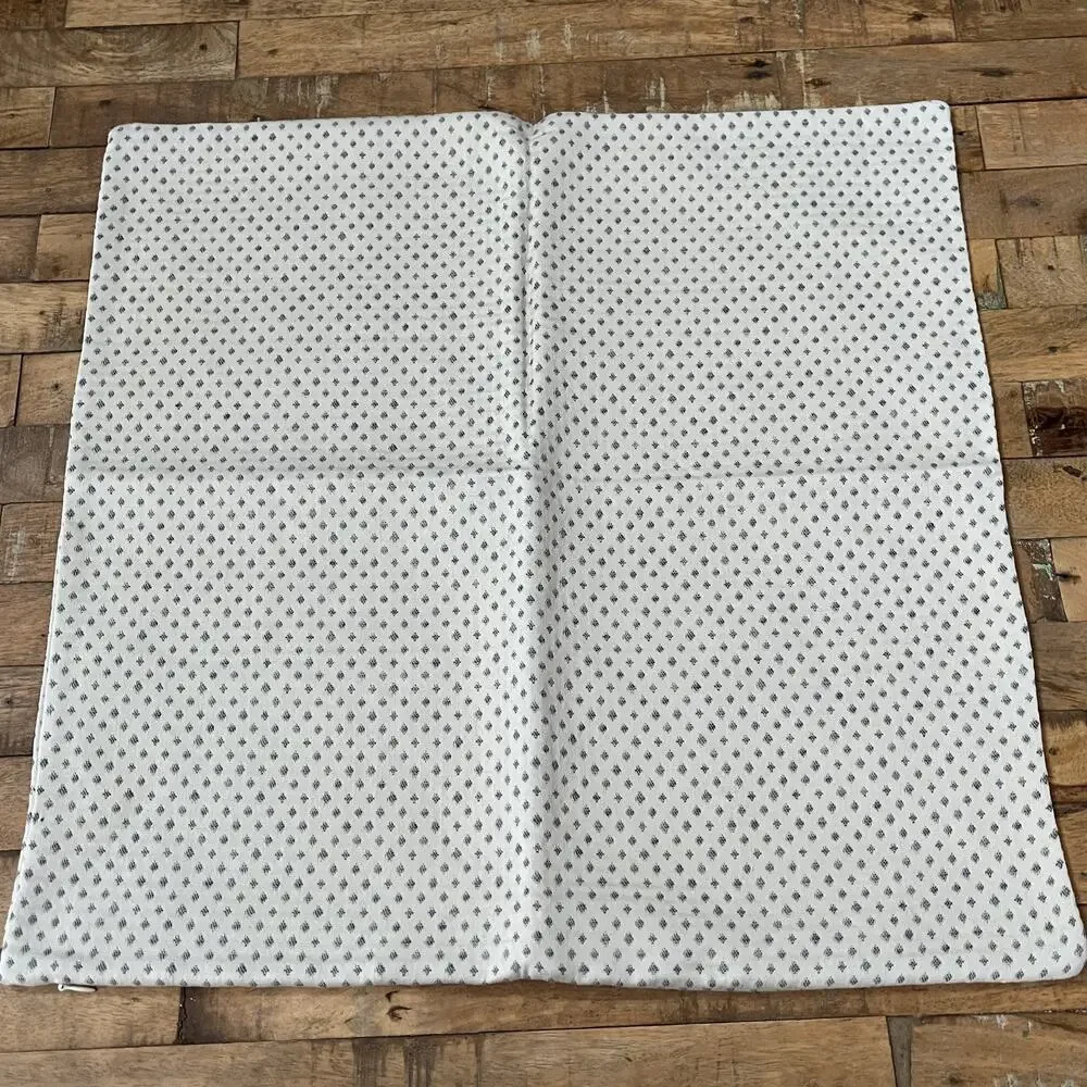 Busatti Pillow Covers 2 20x20 in Linen Blend Gray & Ivory Diamond Pattern Zip